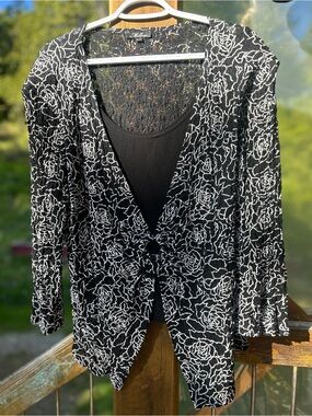 Mellow Black Floral Lace-Overlay Cardigan Blouse • Extra Large